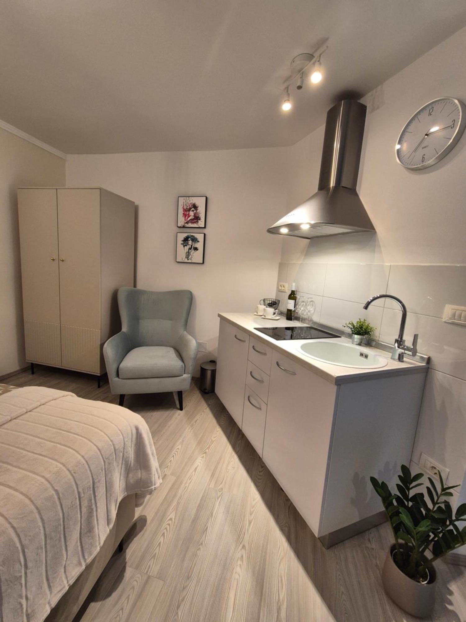 Studio Apartment Lily Rovinj Exteriör bild